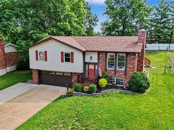 1564 Park Ridge Ln, Arnold, MO 63010