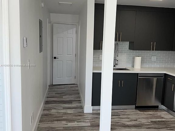 4th image of 3755 NE 167th St APT 31