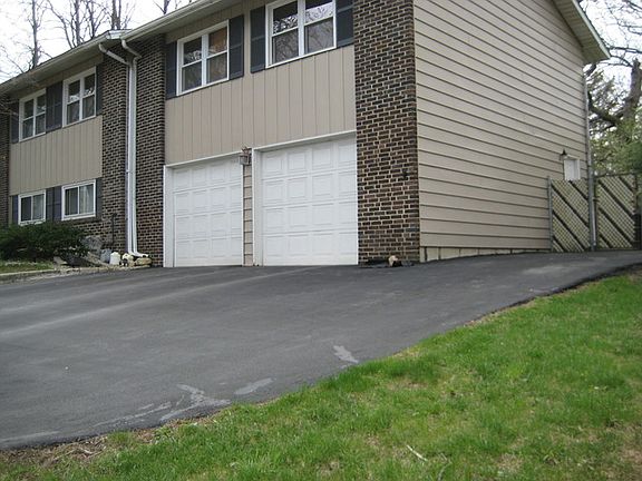 2nd image of 3437 Woodridge Dr