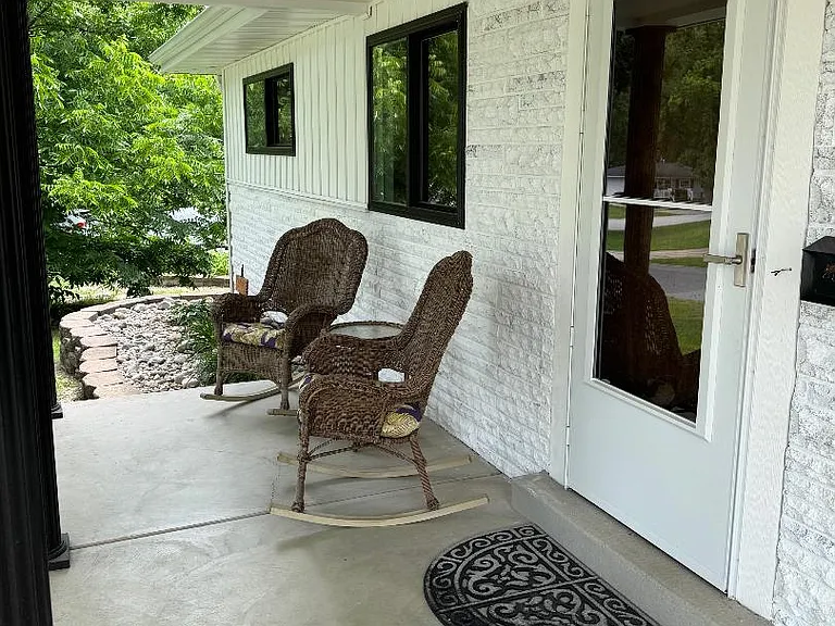 20 Rodrick Dr — Photo 2