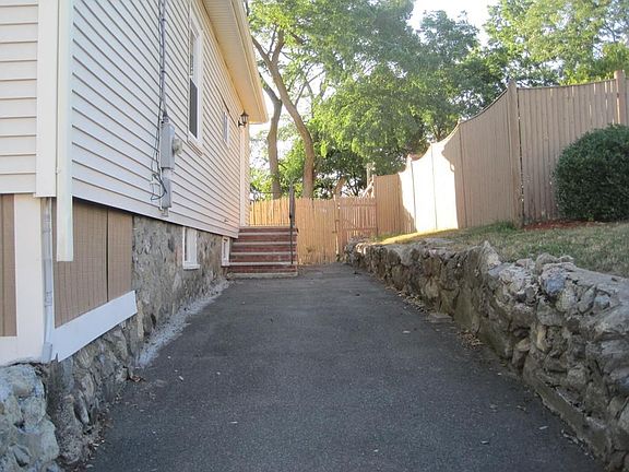 3rd image of 21 Elaine Ave