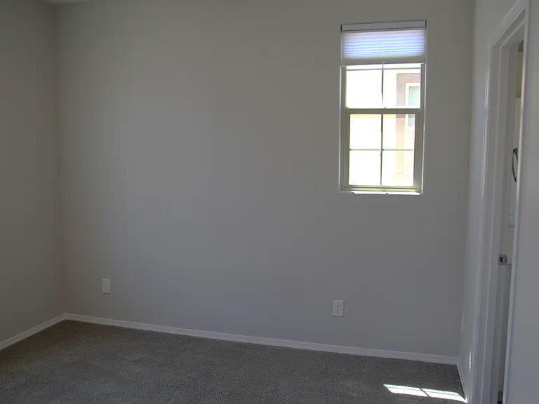 1676 E Hampton Ln — Photo 27