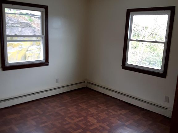 3rd image of 471 Essex St #3