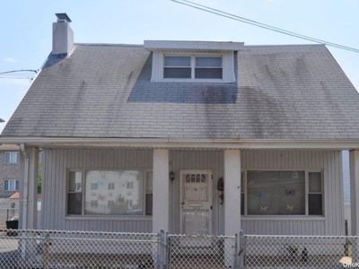 (Undisclosed Address), Jamaica, NY, 11417
