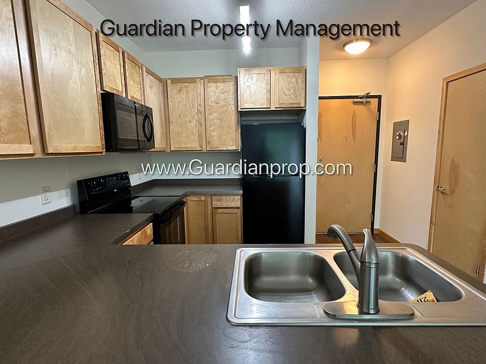 1st image of 811 4th St SE APT 211
