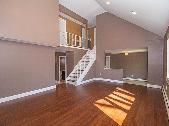 3rd image of 184 Jefferson Ave