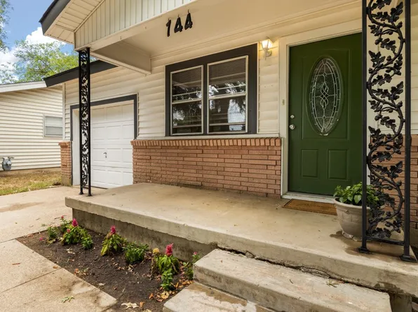 744 Betty Ln, Hurst, TX 76053