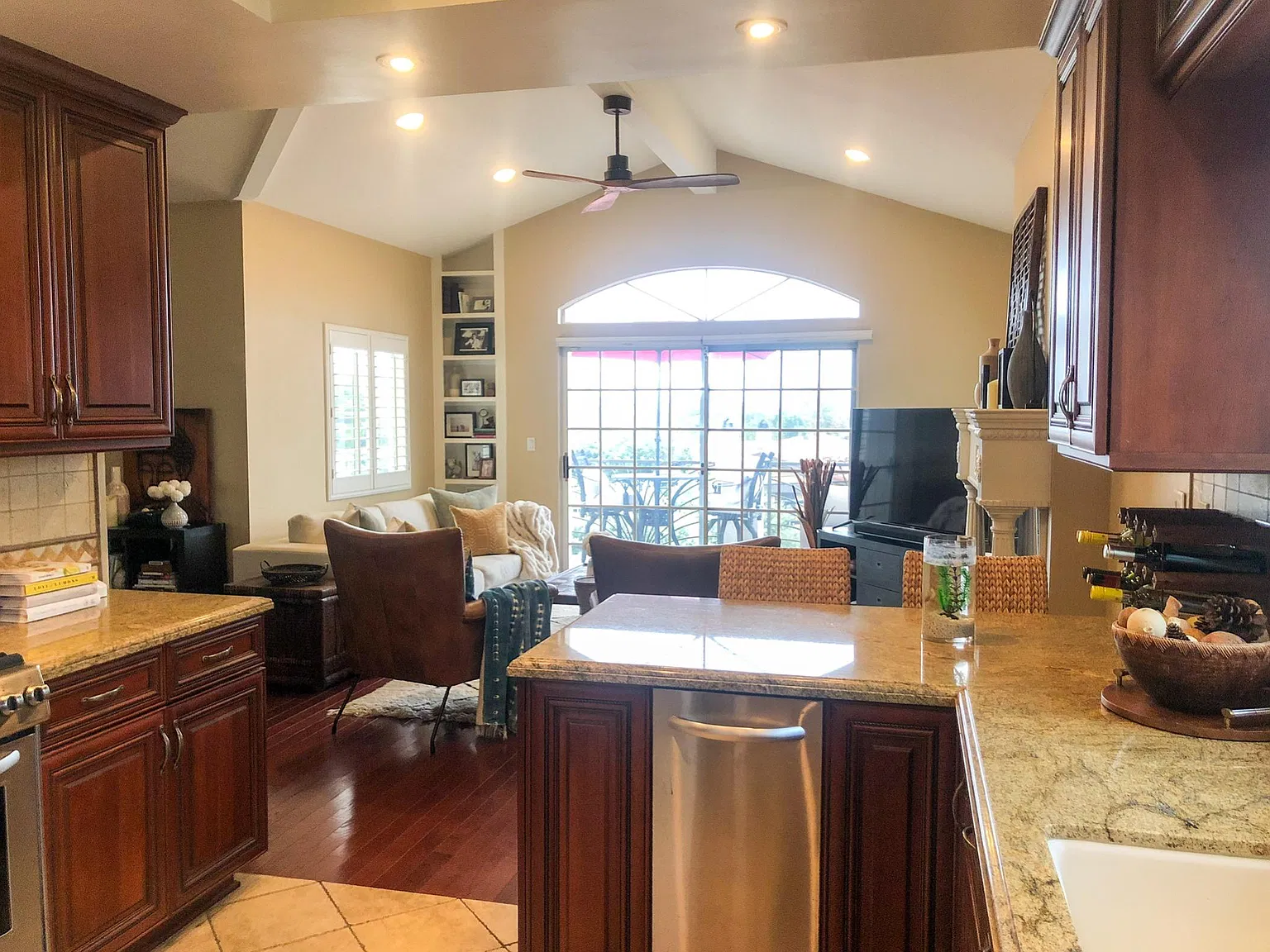 3 bed, 2.5 bath, 2200 sqft, $6,500 — Photo 4
