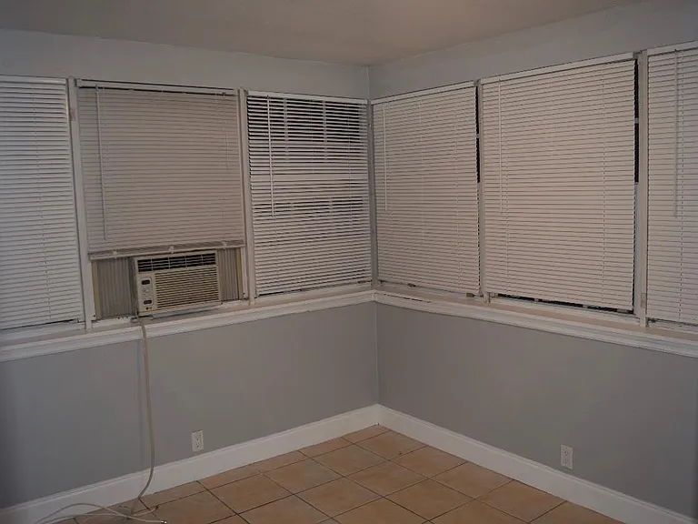 301 SW 8th St #1 — Photo 19
