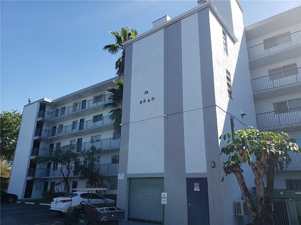 8540 N Sherman Cir — Photo 1