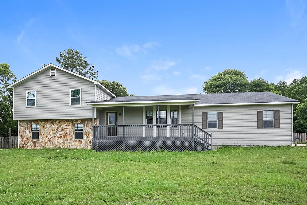 3 bed, 3.0 bath, 1810 sqft, $2,335 — Photo 1