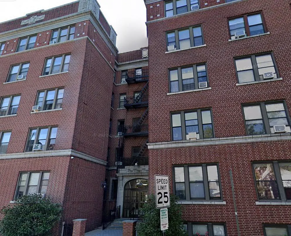 840 Kennedy — Photo 1