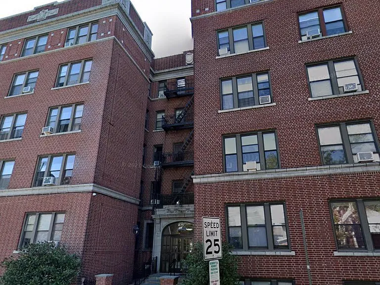 840 Kennedy — Photo 1