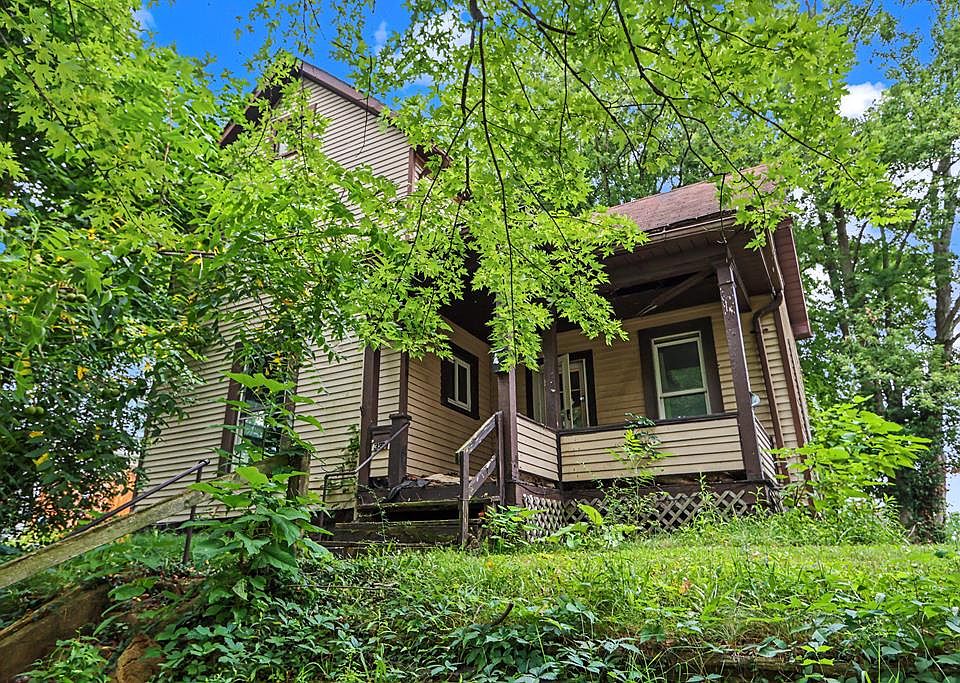 1st image of 330 4th Ave