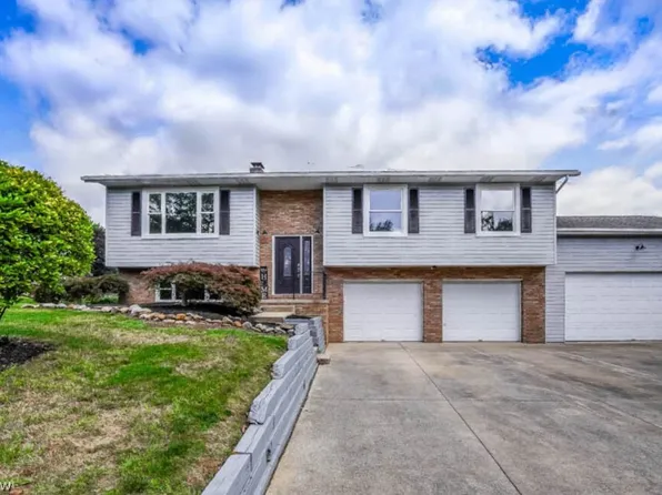 1111 Everbright Dr, Uniontown, OH 44685