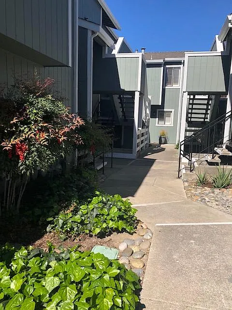 1182 Maywood Ln photo 1