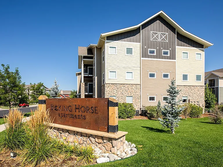 Bucking Horse Apartments — Photo 19