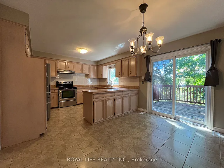 10 Saddletree Dr — Photo 5