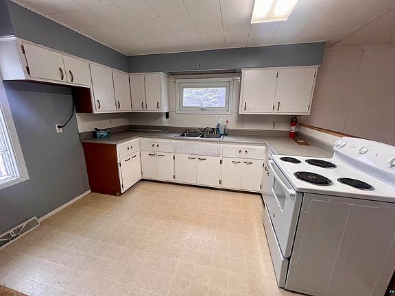3rd image of 3907 Hartman Rd