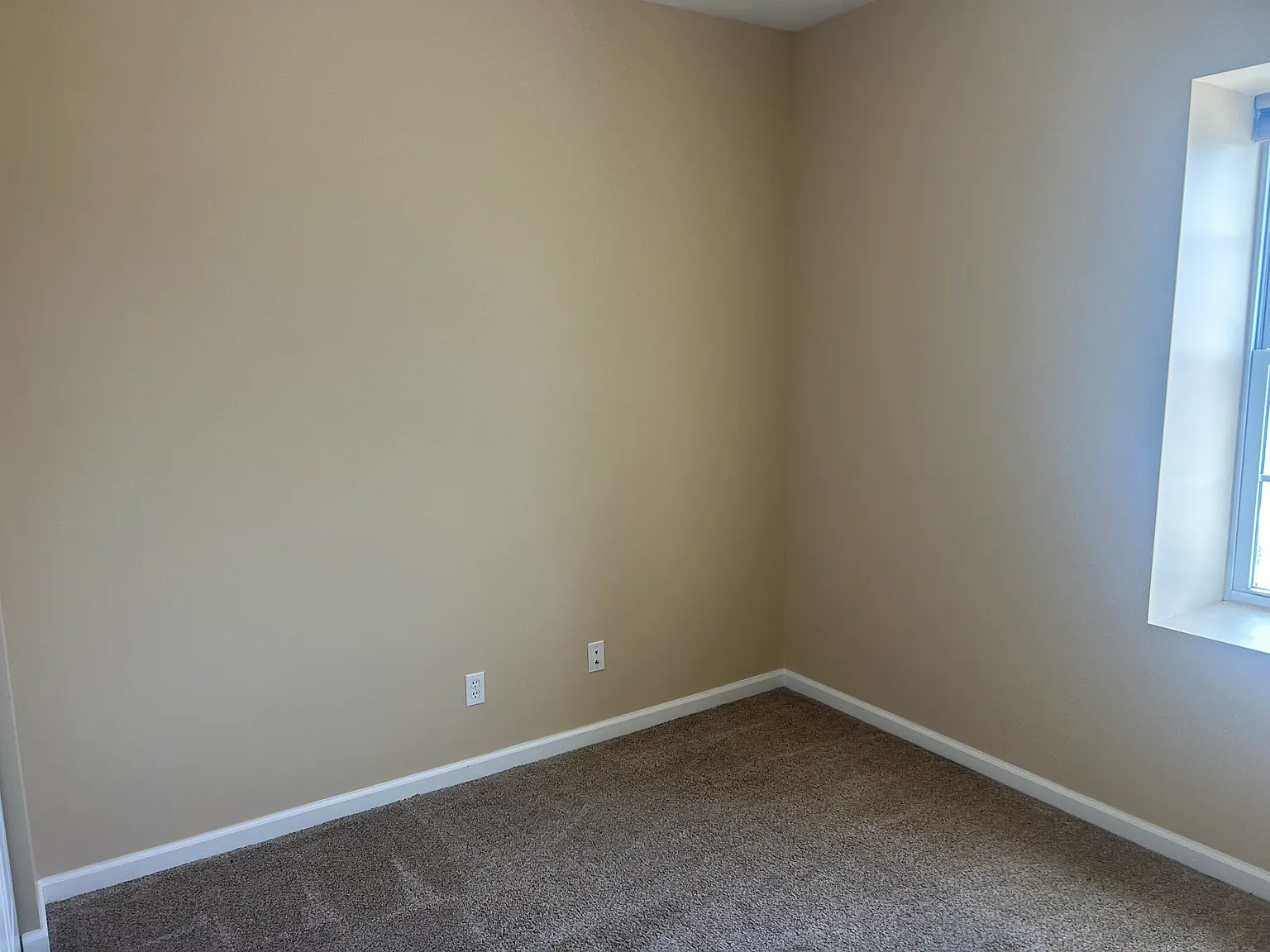 2 bed, 2.5 bath, $1,400 — Photo 3