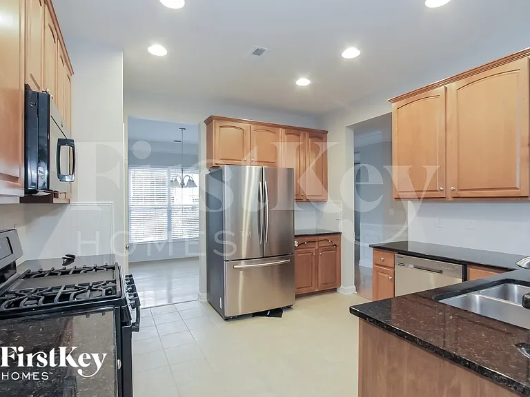 240 Golden Valley Dr — Photo 5