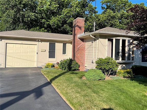 3rd image of 35 Sweetbriar Dr