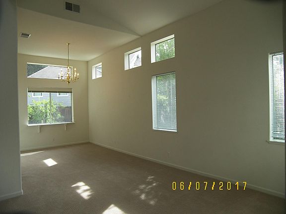 Formal Dining / Formal Living