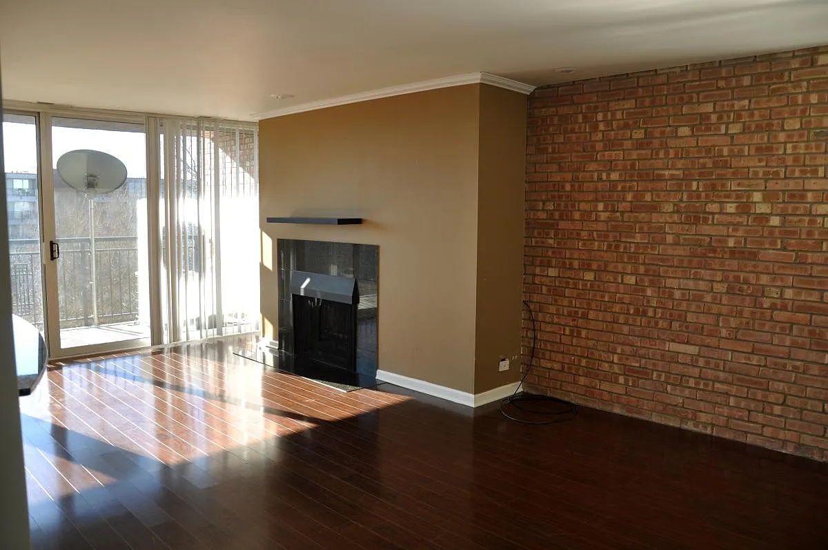 Building Photo - 6000 Oakwood Dr #5C