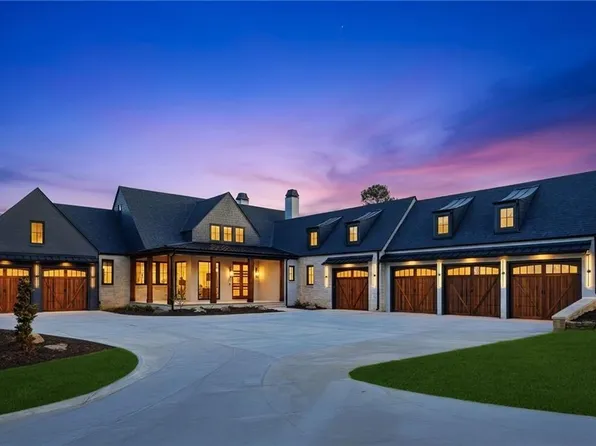 8510 Blue Heron Dr, Gainesville, GA 30506