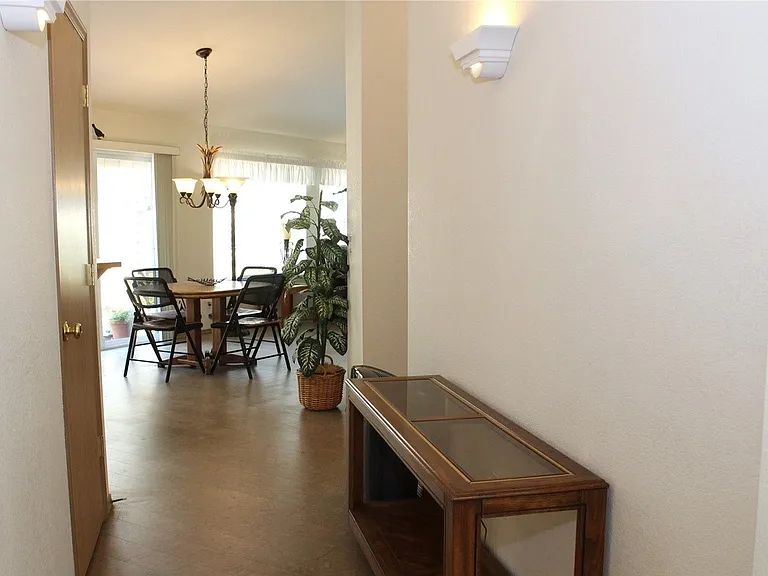 5216 Ivy Hill Ln SE — Photo 2
