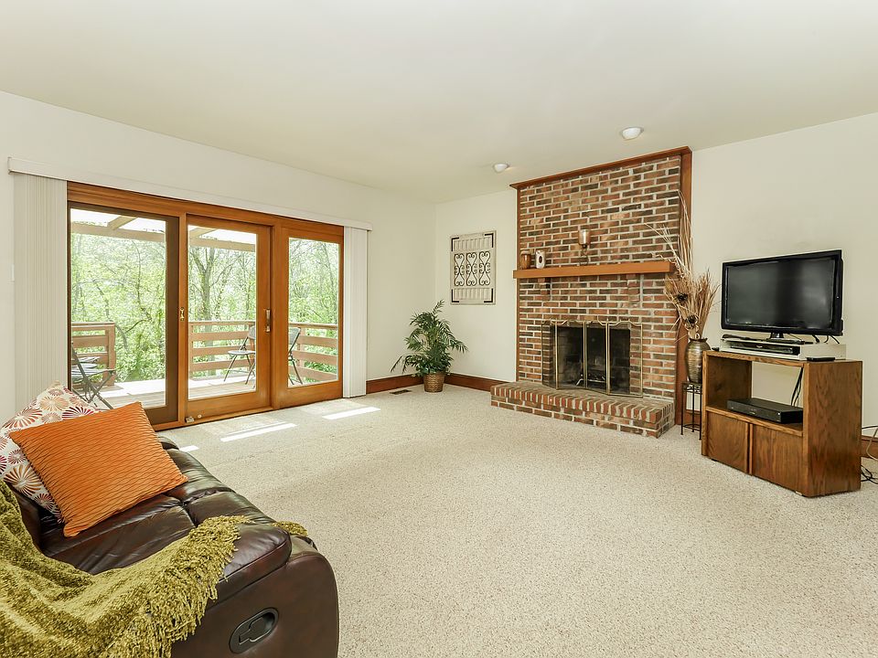 Family Rm w fireplace & deck