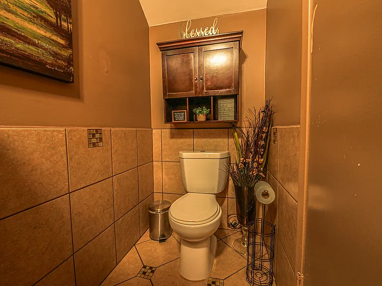 20212 Valerio St — Photo 24