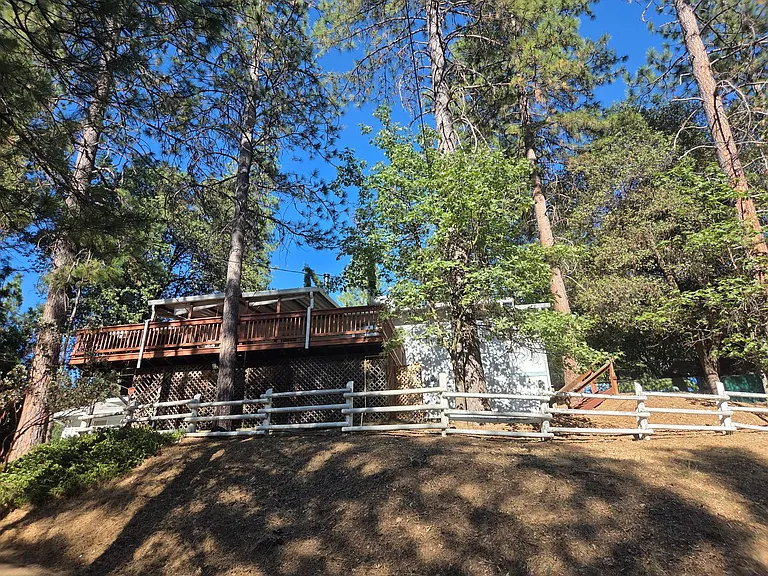 21511 American River Dr — Photo 1