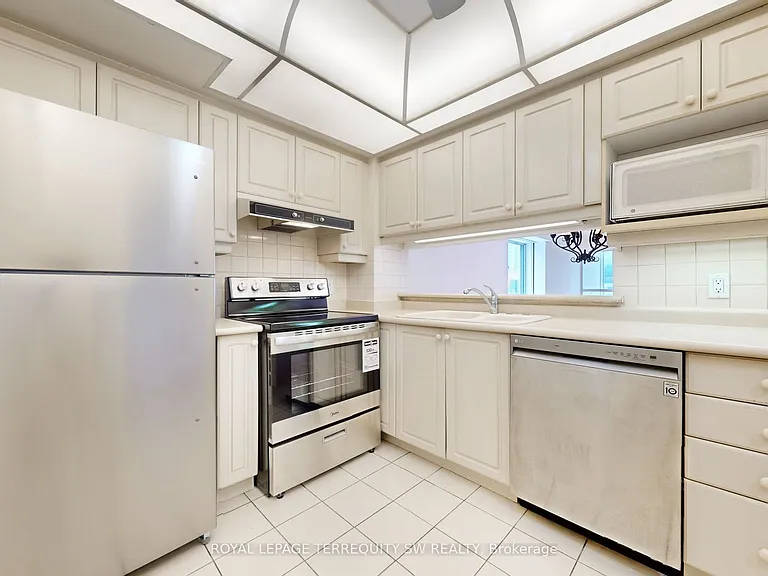 71 Simcoe St #2001 — Photo 17