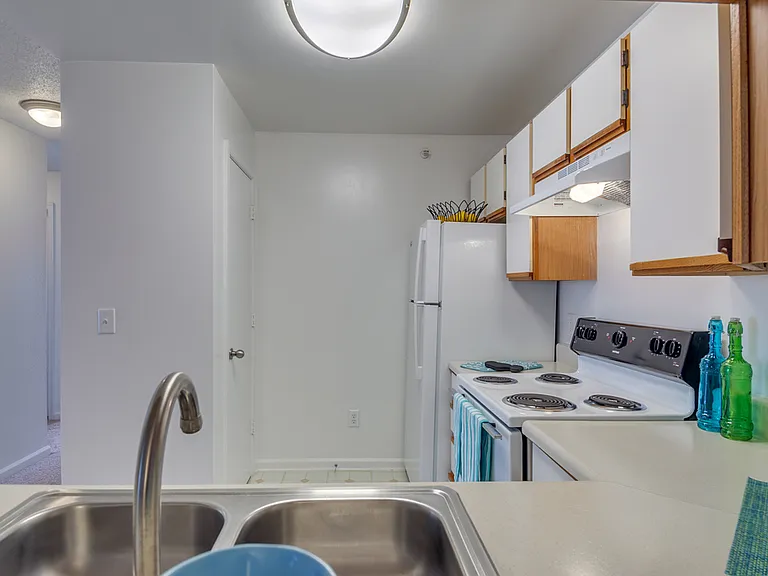Crestview Apartments — Photo 18