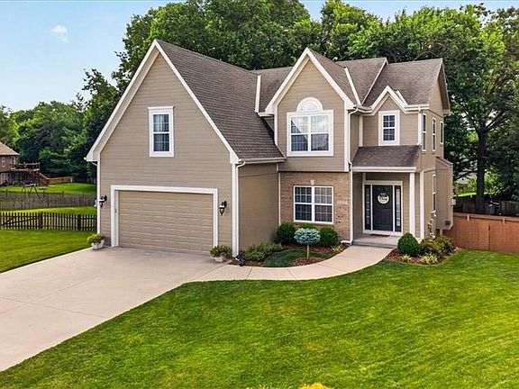 2nd image of 4017 SW Evergreen Ln