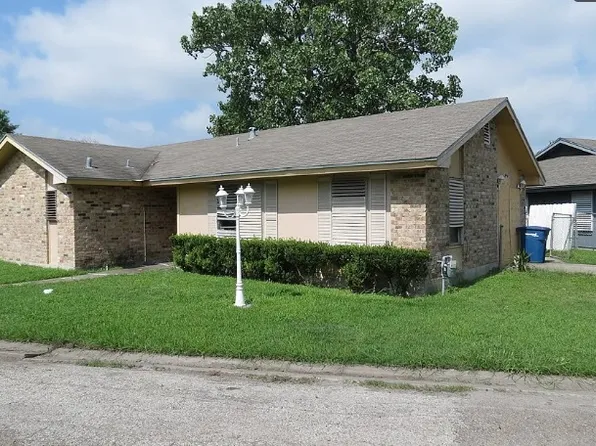 121 Green Trail Dr, Corpus Christi, TX 78405