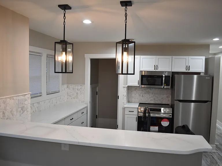 2406 N Talbott St — Photo 6