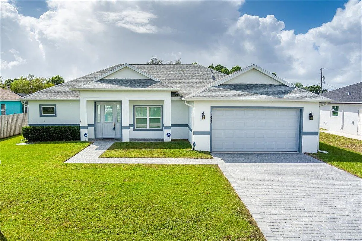4 bed, 2.0 bath, 2036 sqft, $2,995 — Photo 2