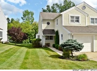 902 Hilltop Dr, Bellefontaine, OH 43311