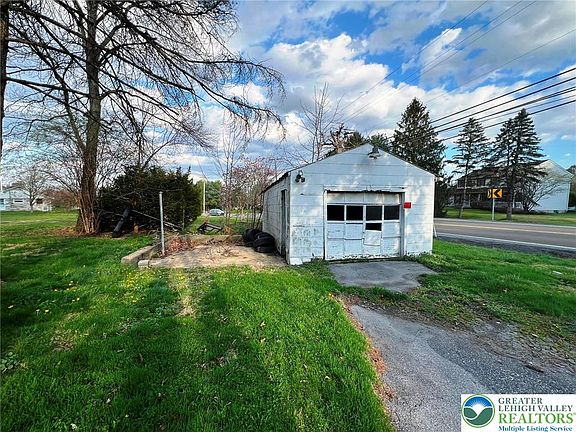 3rd image of 4309 Levans Rd N
