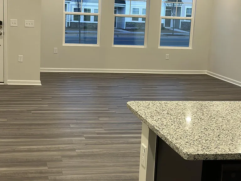 2232 Kasota Ln — Photo 2