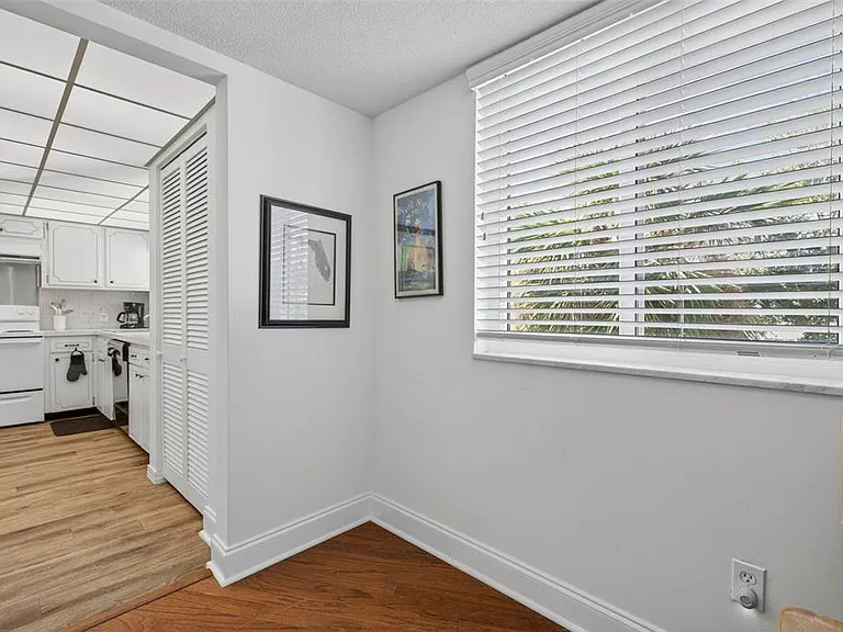 1200 N Shore Dr NE #201 — Photo 30