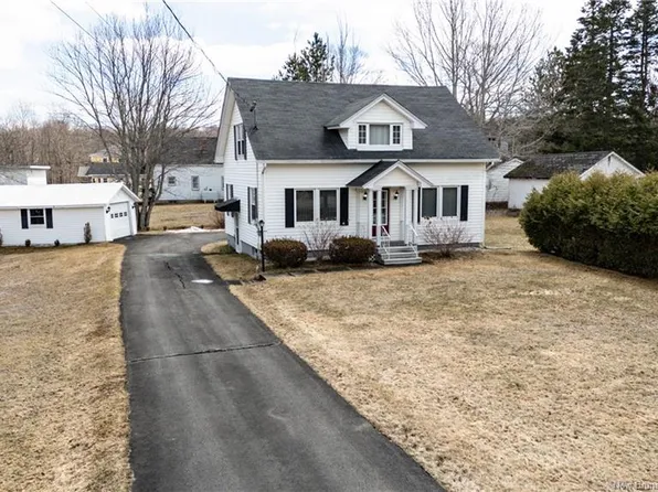 43 Birch St, Minto, NB E4B 3L7