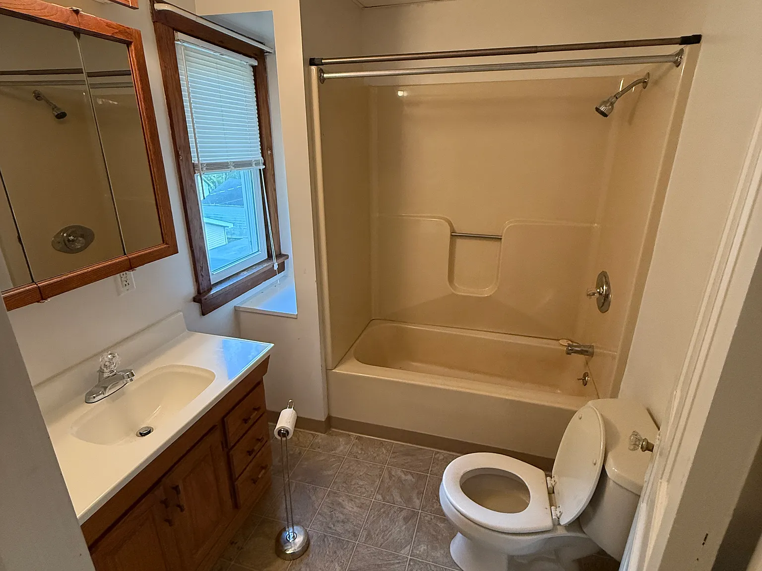 2 bed, 900 sqft, $850 — Photo 3