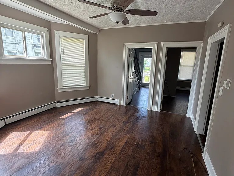 310 Maple St — Photo 3
