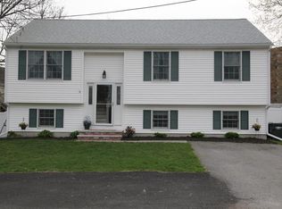 17 Horton St, Amesbury, MA 01913