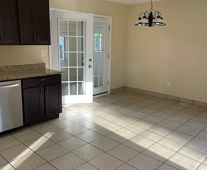 406 Bryan St — Photo 10