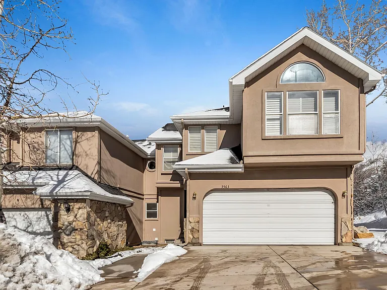 3563 E Wasatch Grove Ln — Photo 2