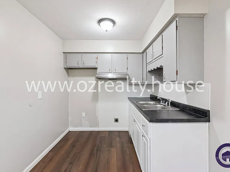 1733 Christian Ave #2 — Photo 9